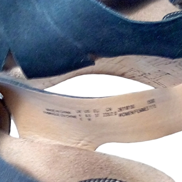 - CLARKS | Artisan Black Leather platform wedge cork sandals women’s 6.5W - Picture 5 of 5